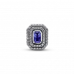 Шарм из стерлингового серебра с синими кристаллом принцессы и прозрачным кубическим цирконием.