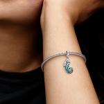 Подвеска из стерлингового серебра Disney The Little Mermaid Ariel с прозрачным кубическим цирконием, прозрачным бирюзовым цветом и вишневой эмалью.