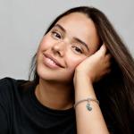 Подвеска из стерлингового серебра Disney The Little Mermaid Ariel с прозрачным кубическим цирконием, прозрачным бирюзовым цветом и вишневой эмалью.