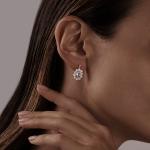 Серьги из комбинированного золота с бриллиантами и топазами