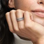 Серебряное кольцо PANDORA с логотипом и прозрачным кубическим цирконием