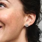 Серьги-гвоздики из стерлингового серебра в форме сердца «Бесконечное сердце» с прозрачным кубическим цирконием
