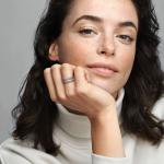 Серебряное кольцо PANDORA с логотипом и прозрачным кубическим цирконием