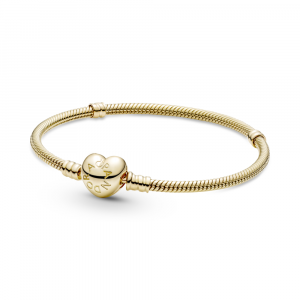 Gold bracelet with heart-shaped clasp