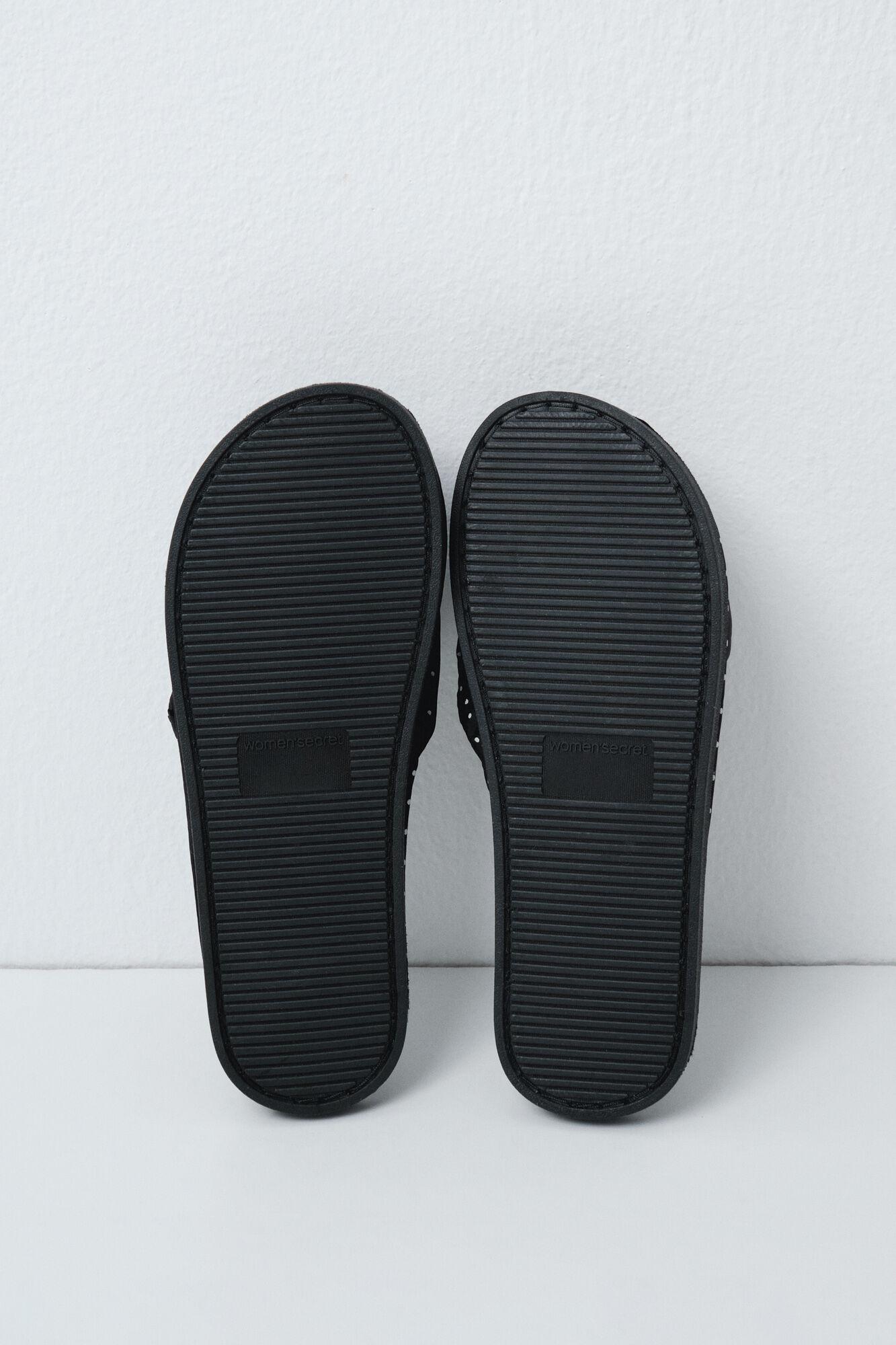 TC DOTS SLPRS BLACK
