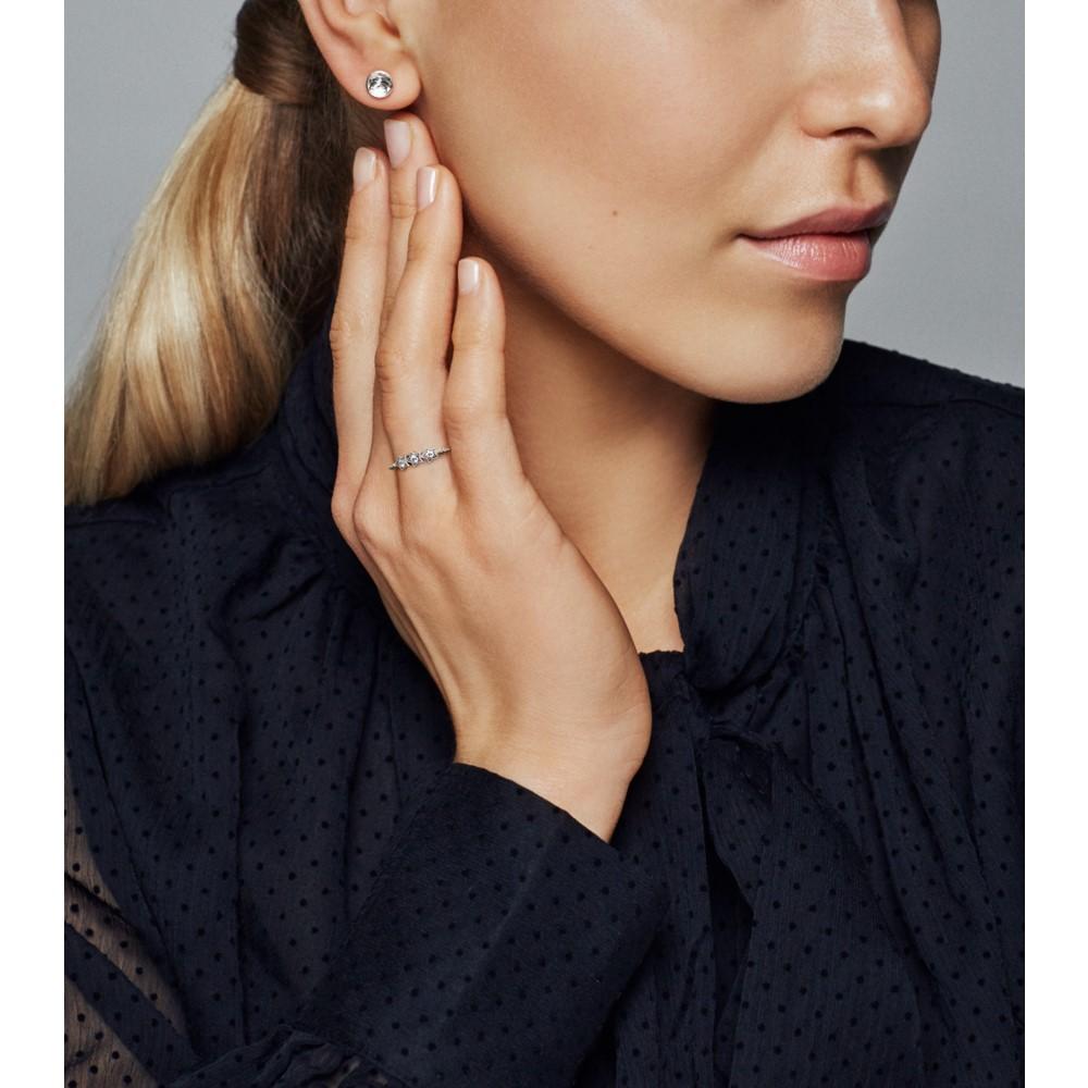 Серебряное кольцо Stars с прозрачным кубическим цирконием Серебряное кольцо Stars с прозрачным кубическим цирконием