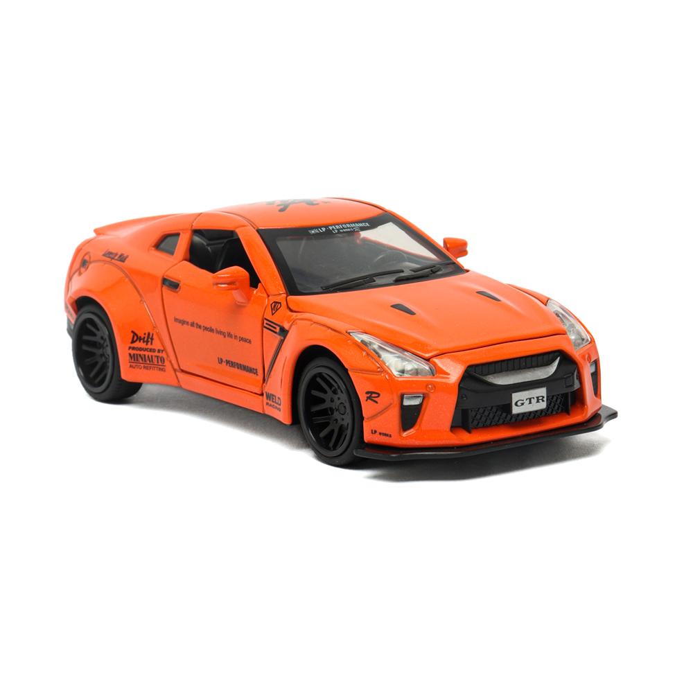 Металлическая машинка Nissan GTR 1:32