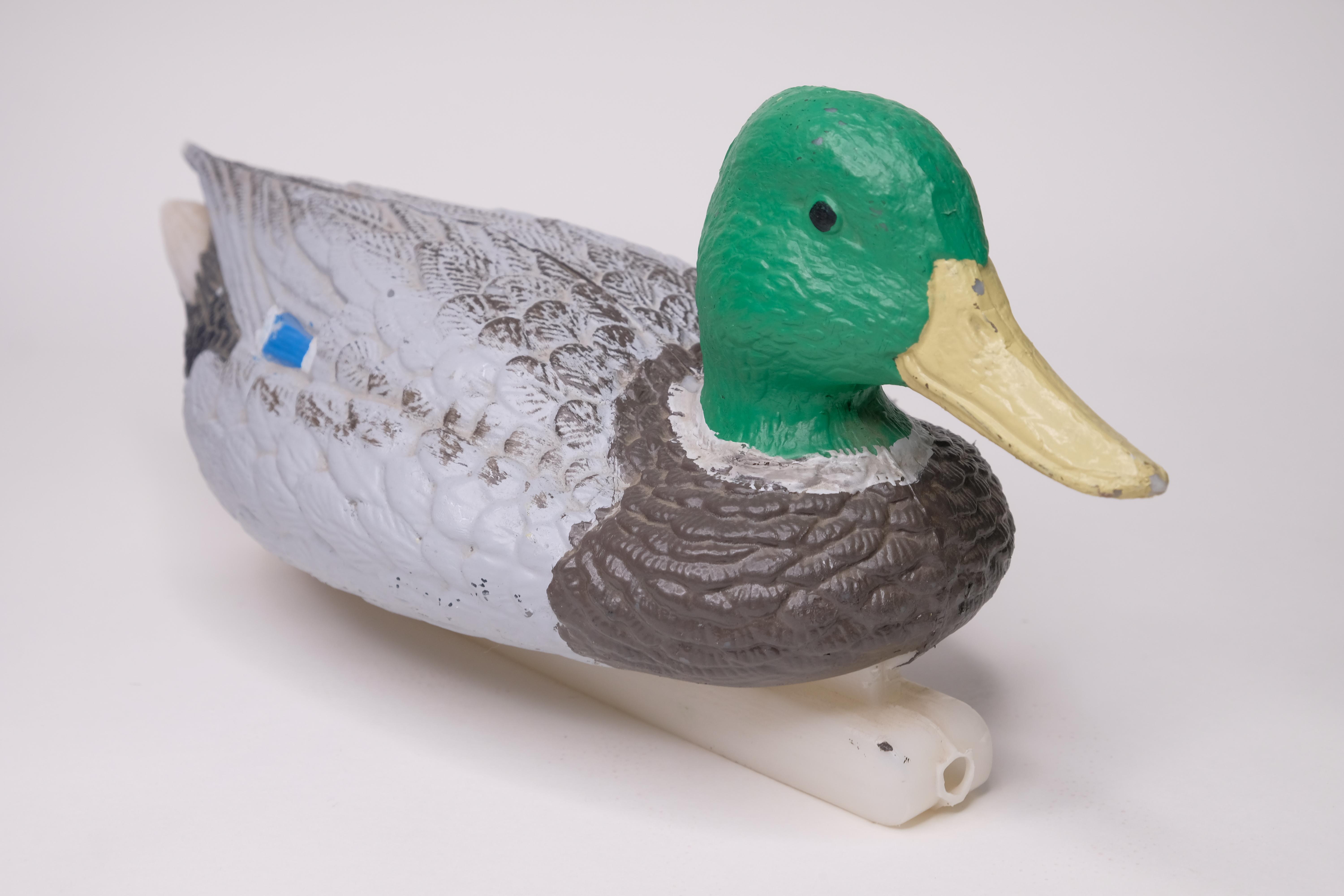 Плавающая пластмассовая УТКА