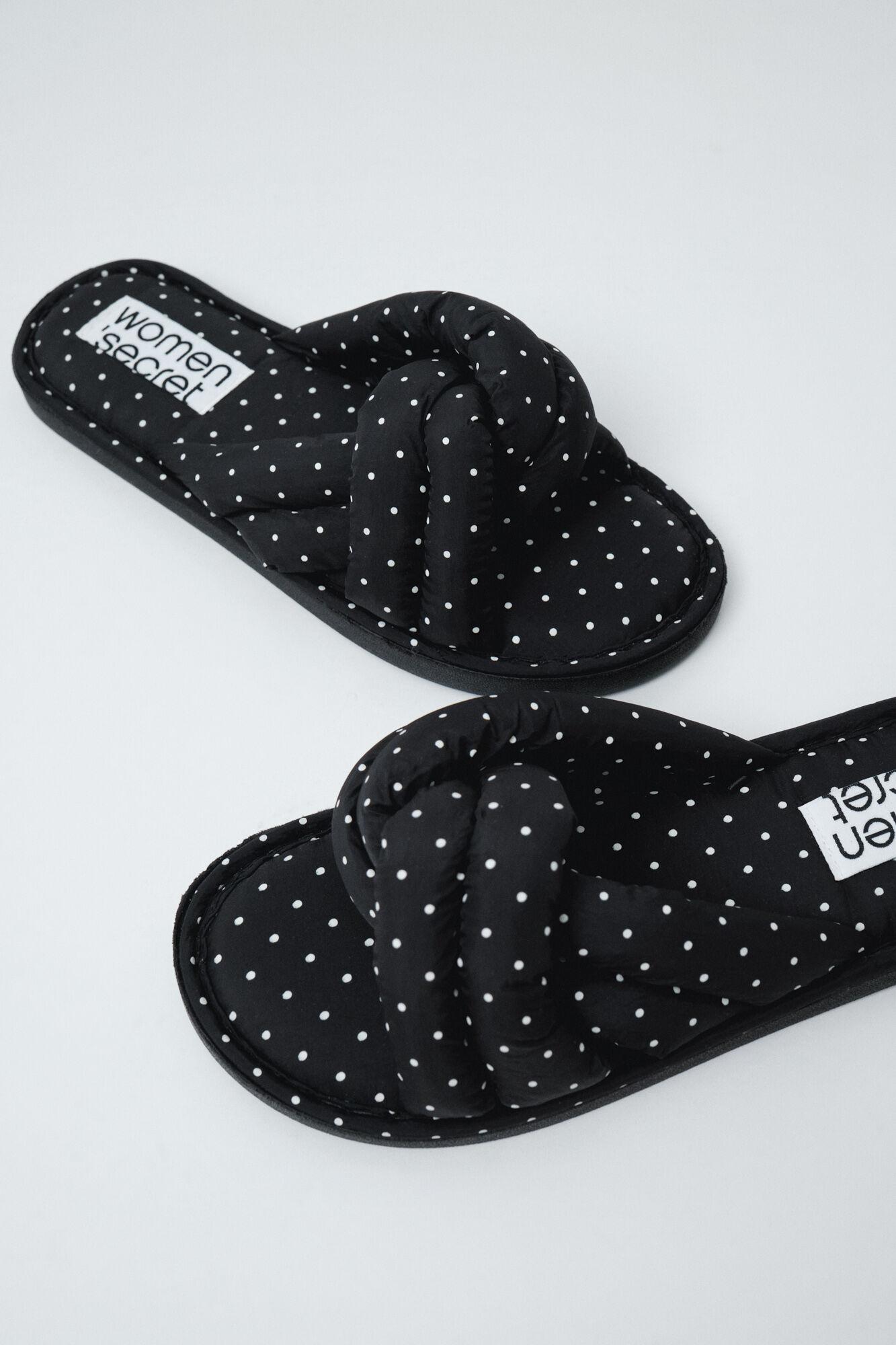 TC DOTS SLPRS BLACK