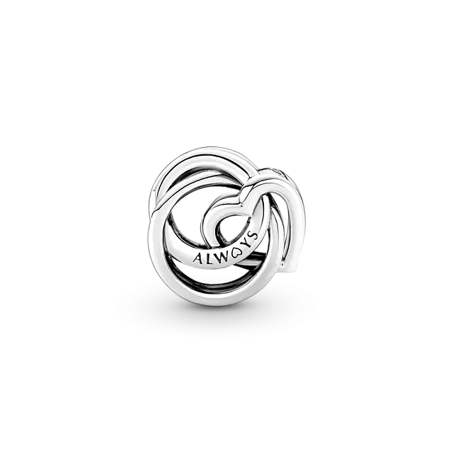 Серебряный шарм в форме сердца в окружении