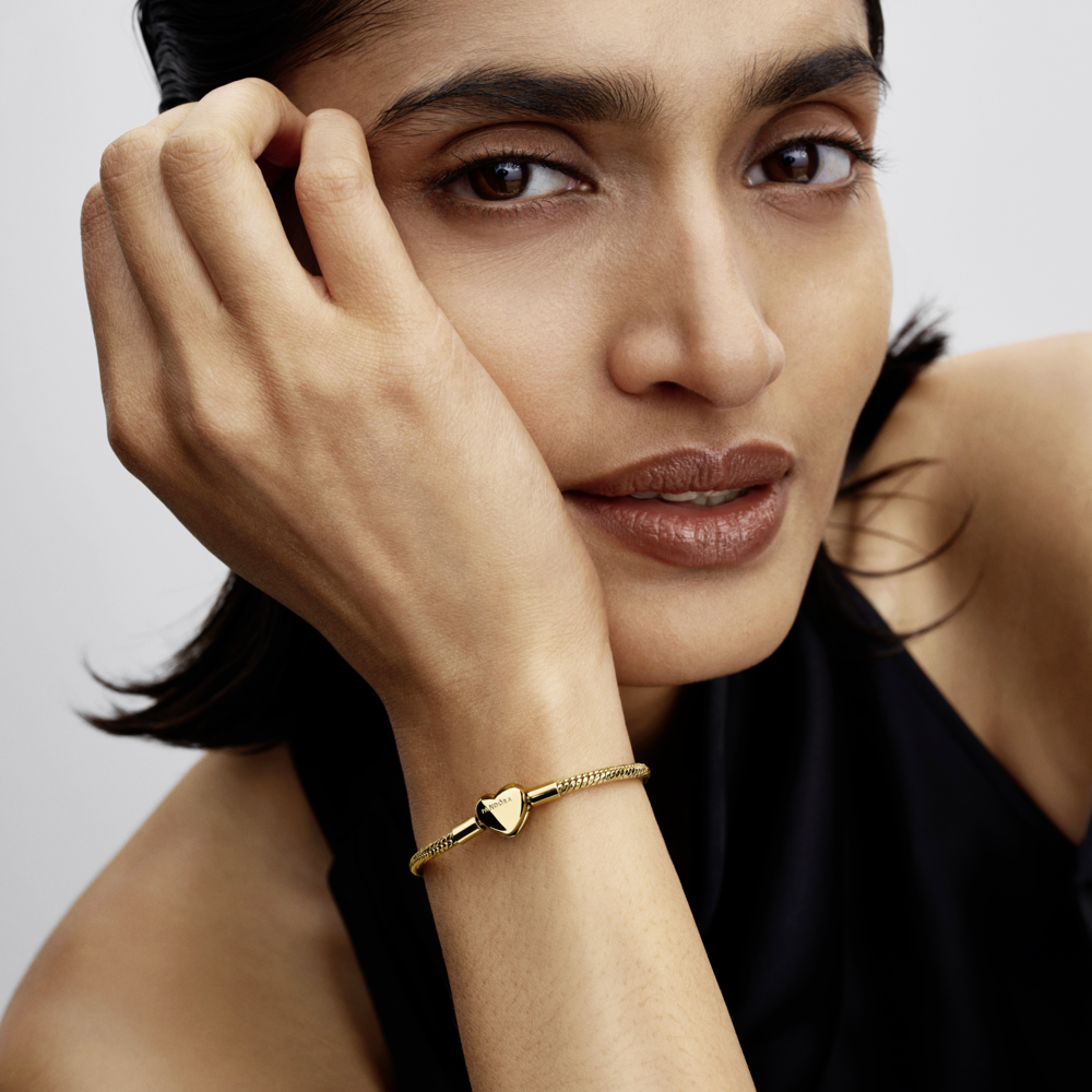 Faceted snake chain 14k gold-plated bracelet with engravable heart clasp Faceted snake chain 14k gold-plated bracelet with engravable heart clasp