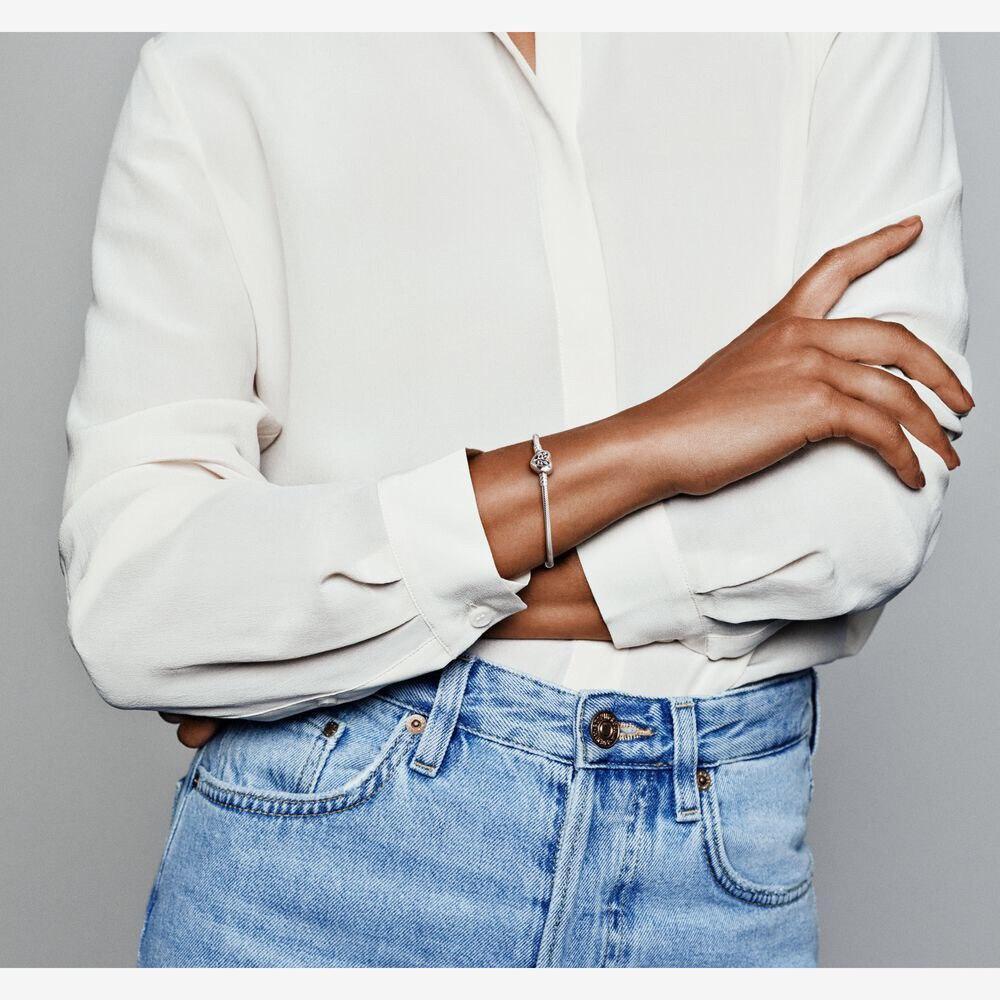 Серебряный браслет змейка и застежка-сердечко с прозрачным кубическим цирконием и черной эмалью Серебряный браслет змейка и застежка-сердечко с прозрачным кубическим цирконием и черной эмалью