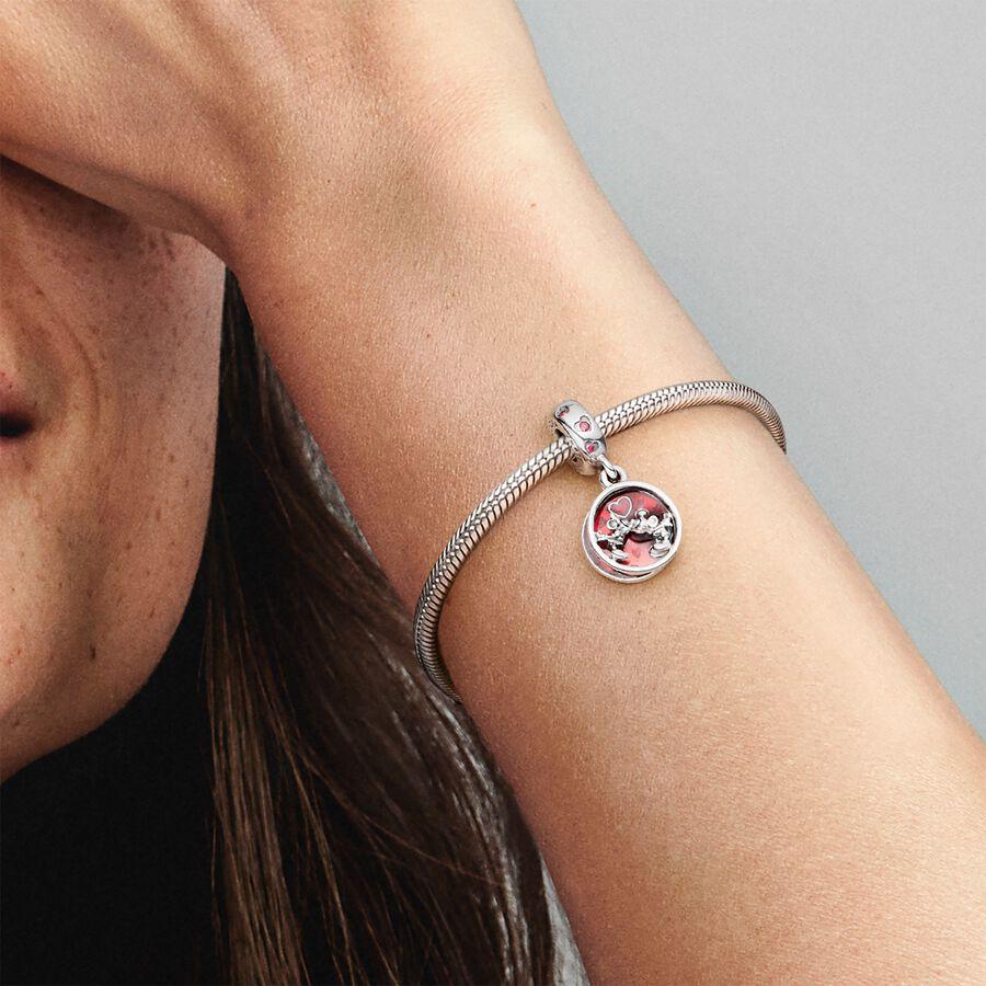 Подвеска Disney с Mickey and Minnie из стерлингового серебра украшенная красным кубическим цирконием и красной эмалью.