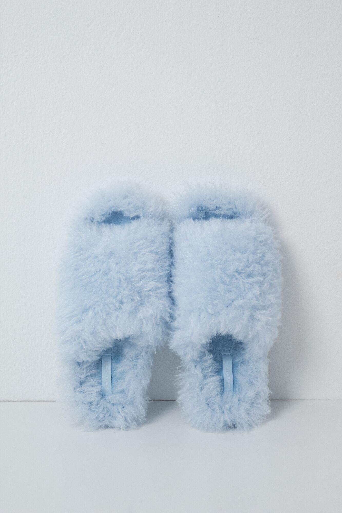 MMM FUR SLPRS BLUE