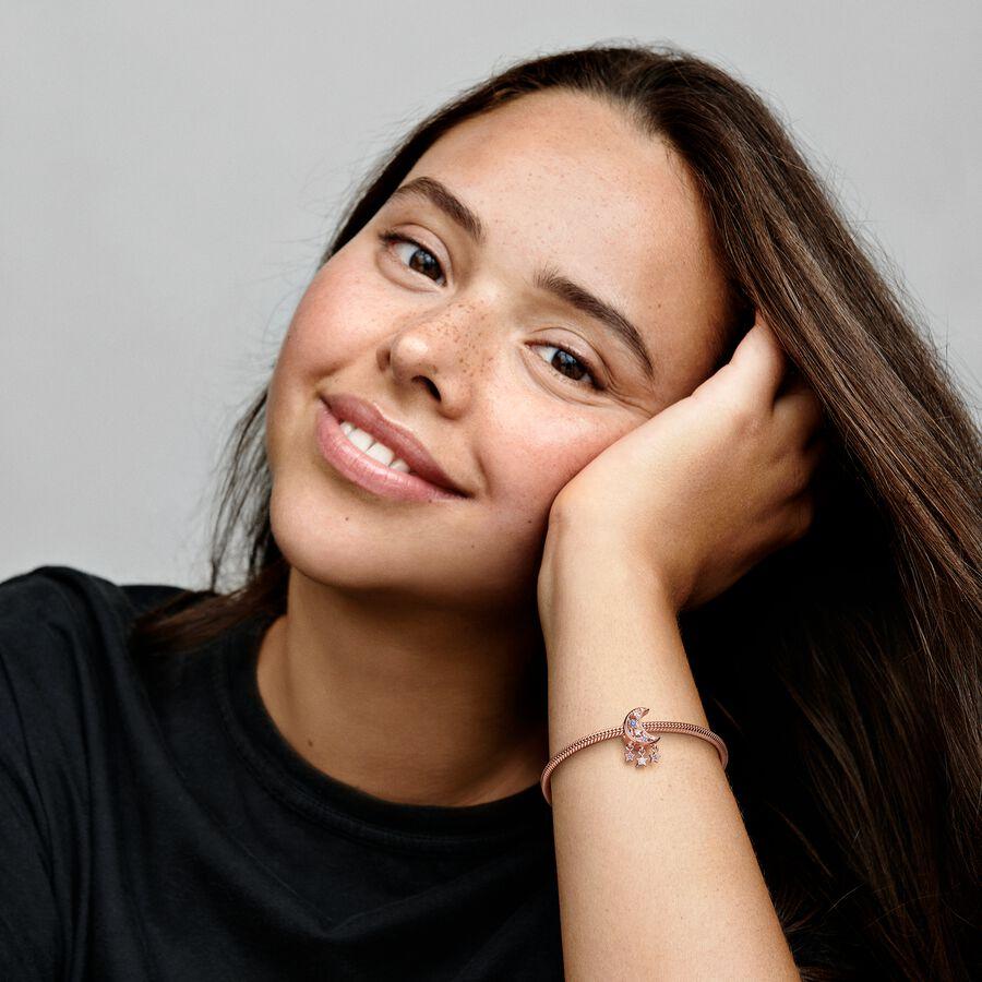 Шарм Moon из 14-каратного розового золота со звездообразным синим кристаллом и прозрачным кубическим цирконием Шарм Moon из 14-каратного розового золота со звездообразным синим кристаллом и прозрачным кубическим цирконием